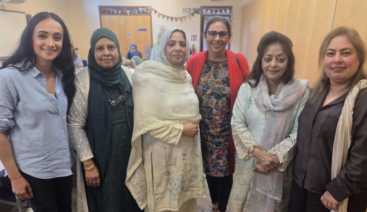 Mehru-Nisa from the Haref Team (L) at Bensham Grove 